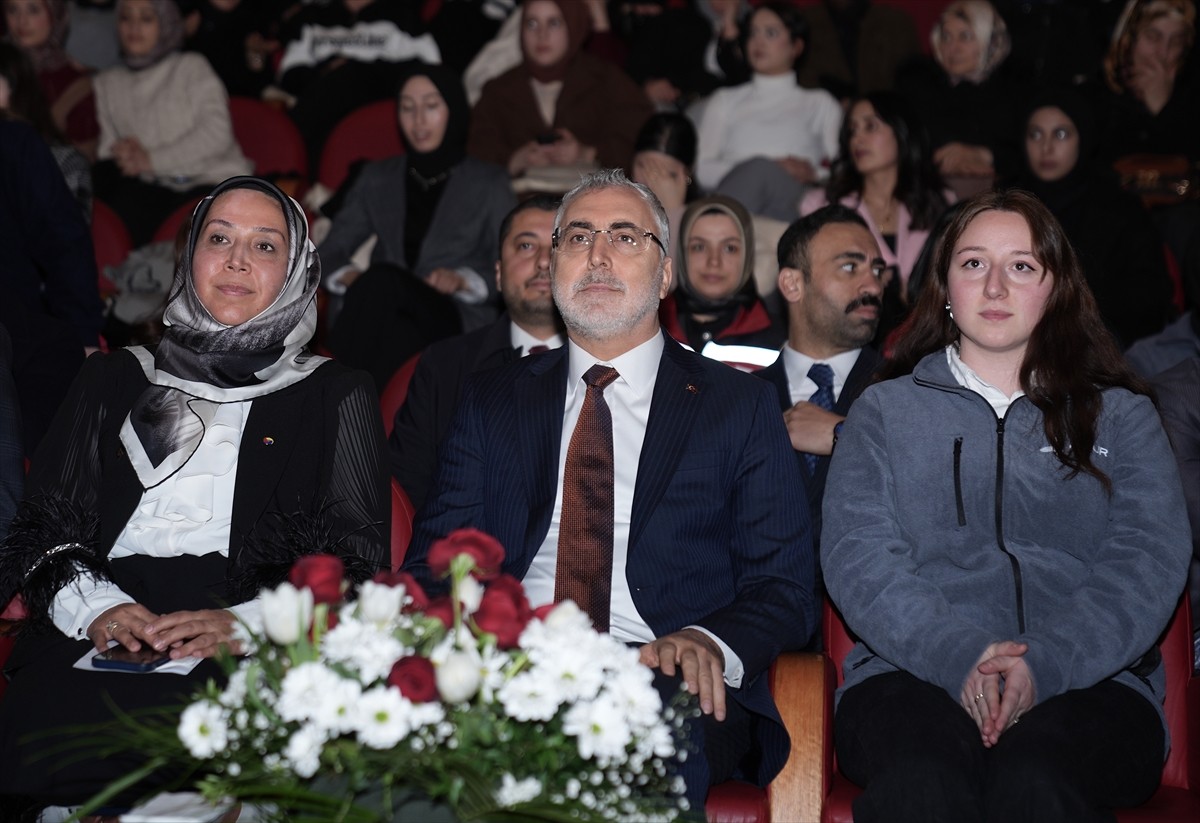 Çalışma ve Sosyal Güvenlik Bakanı Vedat Işıkhan, Erzurum'da Atatürk Üniversitesi 15 Temmuz Milli...