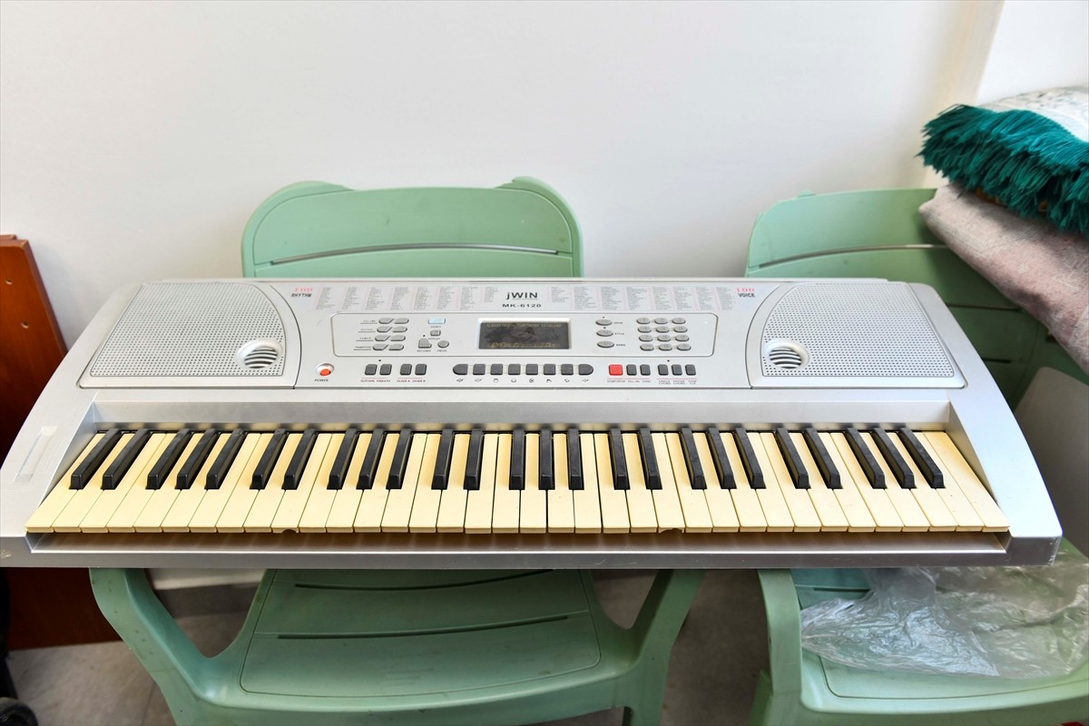 Cep telefonu, tablet, bebek arabası, tıraş makinesi ve işitme cihazlarının da arasında olduğu 1932...