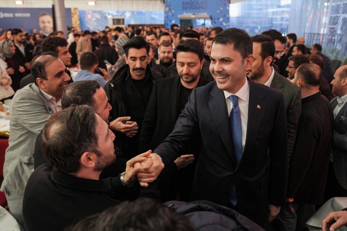 Çevre, Şehircilik ve İklim Değişikliği Bakanı Murat Kurum (sağda), Bağcılar Halk Sarayında...