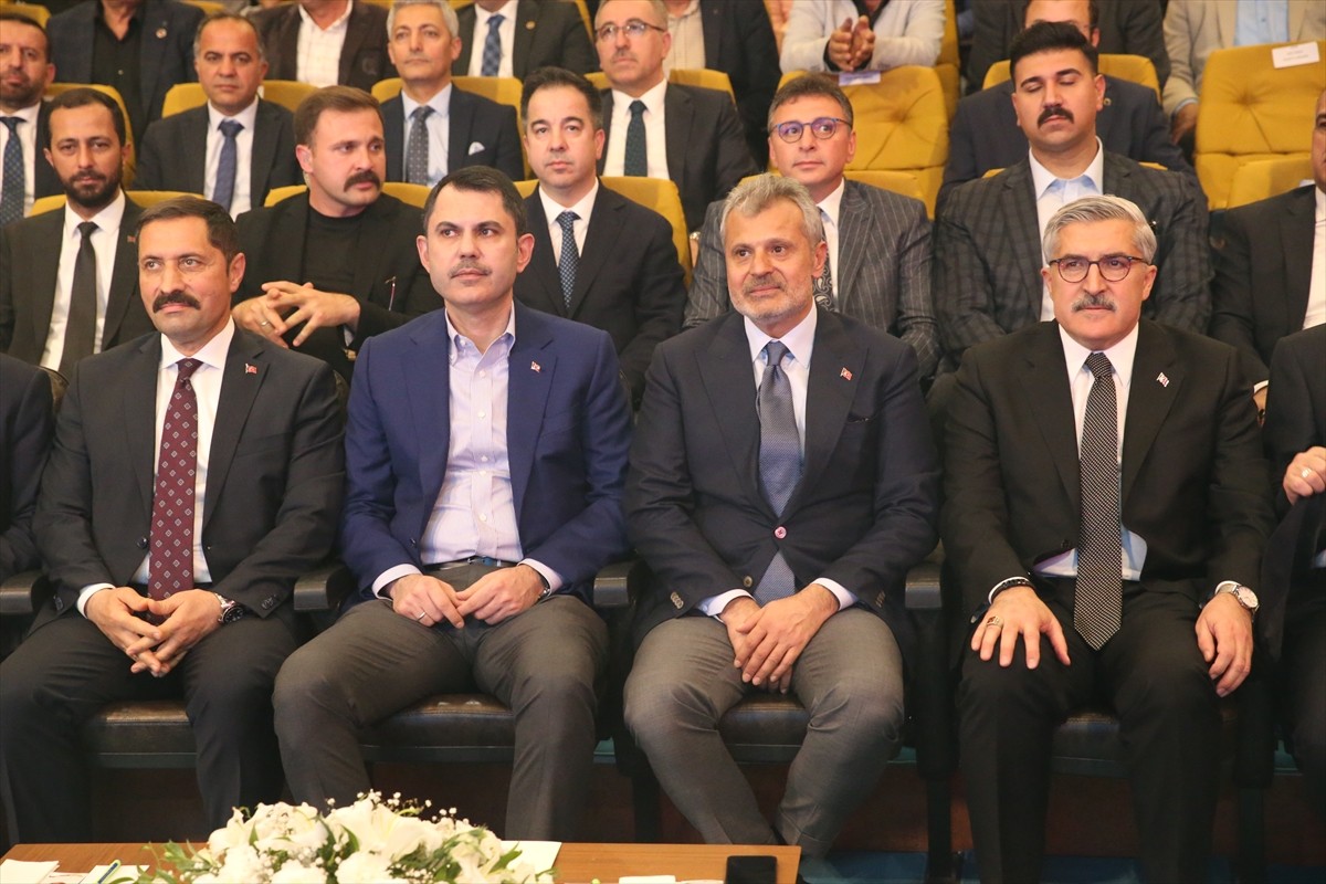 Çevre, Şehircilik ve İklim Değişikliği Bakanı Murat Kurum (sol 2), Hatay Büyükşehir Belediye...