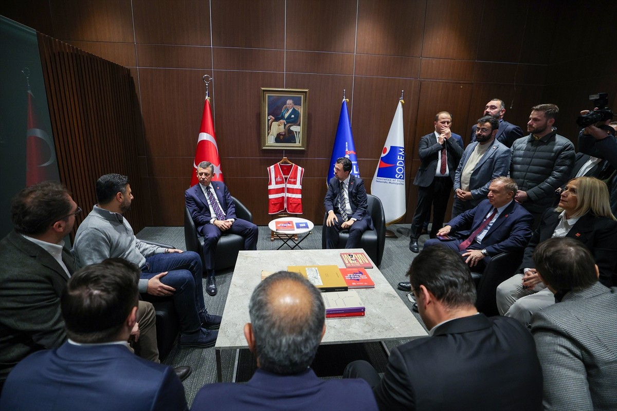 CHP Genel Başkanı Özgür Özel, İstanbul Büyükşehir Belediye (İBB) Başkanı Ekrem İmamoğlu ve Şişli...