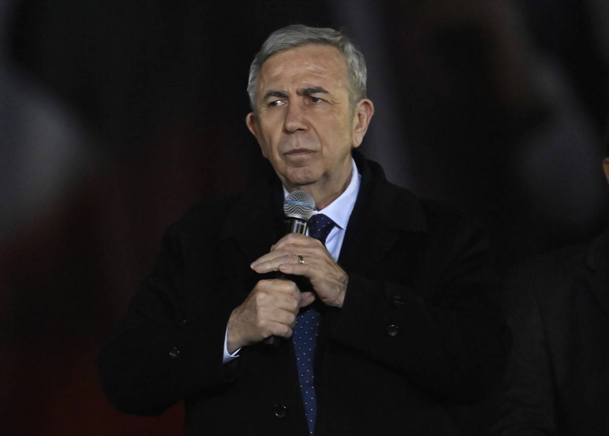 CHP Genel Başkanı Özgür Özel,  İstanbul Büyükşehir Belediye (İBB) Başkanı İmamoğlu'nun da arasında...