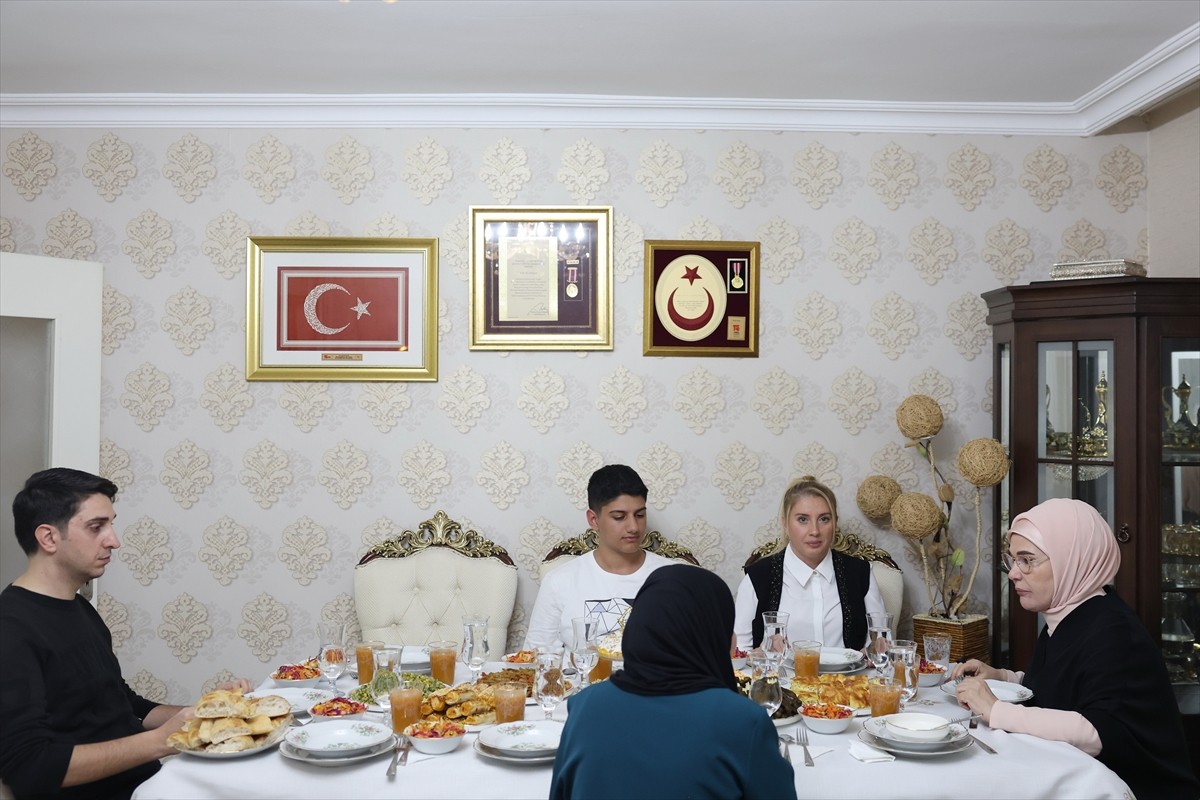 Cumhurbaşkanı Recep Tayyip Erdoğan'ın eşi Emine Erdoğan, 15 Temmuz darbe girişiminde eşi ve damadı...