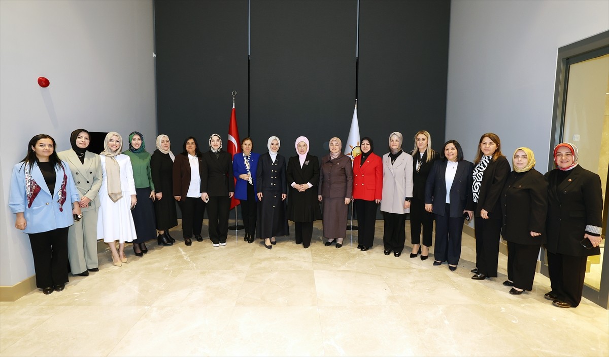 Cumhurbaşkanı Recep Tayyip Erdoğan'ın eşi Emine Erdoğan, AK Parti Genel Merkez Kadın Kolları...