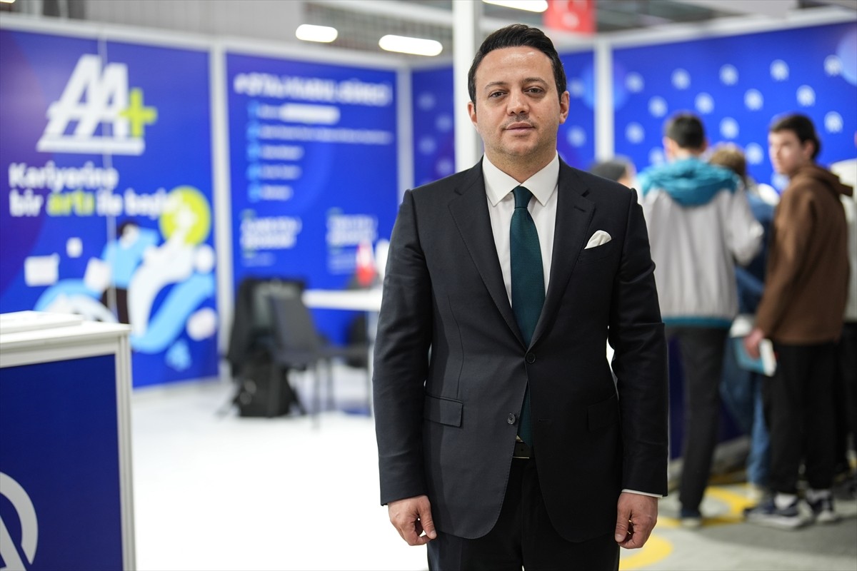 Cumhurbaşkanlığı İletişim Başkanlığı koordinasyonunda gençlere yönelik hazırlanan "Devlet...