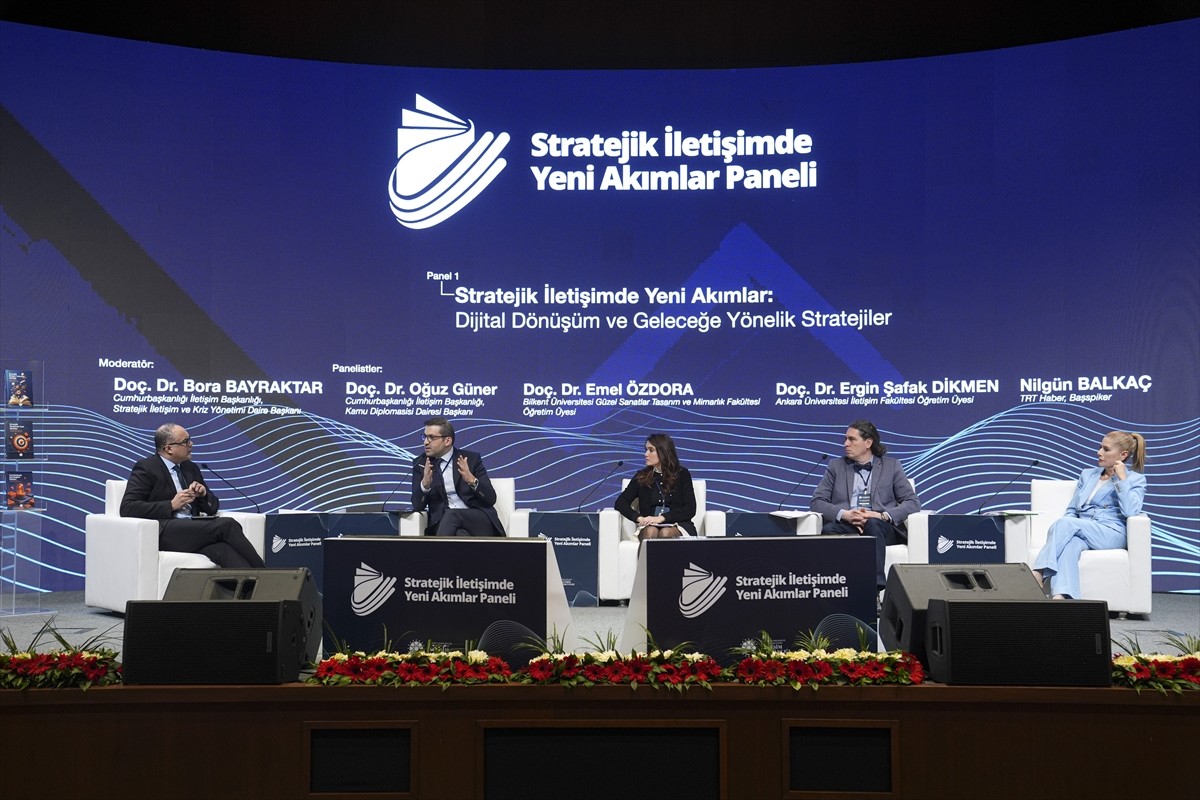 Cumhurbaşkanlığı İletişim Başkanlığında "Stratejik İletişimde Yeni Akımlar Paneli" düzenlendi....