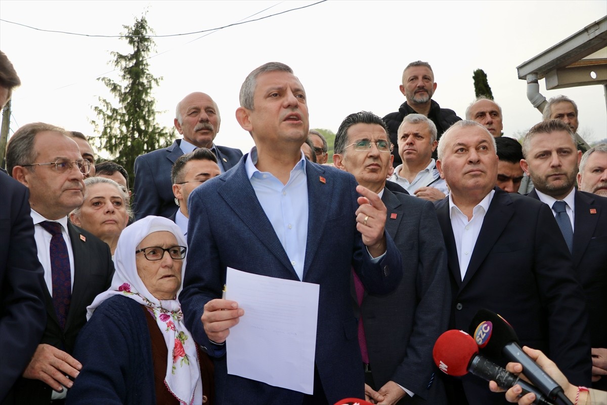 Cumhuriyet Halk Partisi (CHP) Genel Başkanı Özgür Özel, yolsuzluk soruşturması kapsamında...