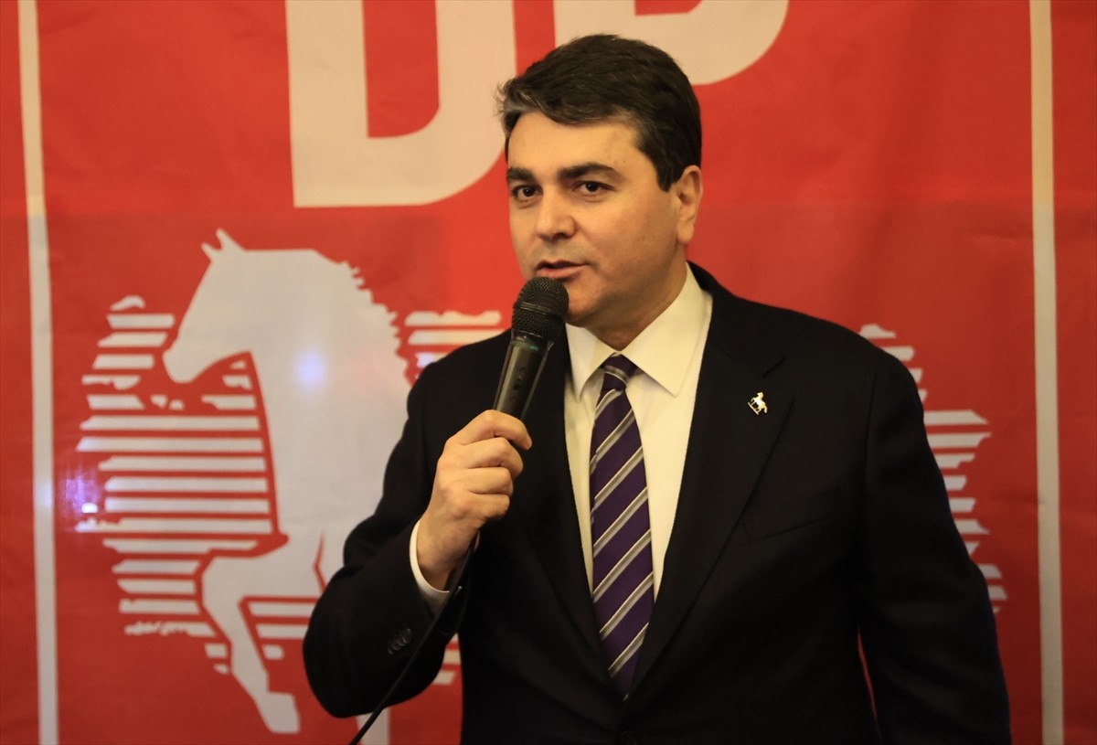 Demokrat Parti (DP) Genel Başkanı Gültekin Uysal, Edirne'de partisinin il başkanlığınca düzenlenen...