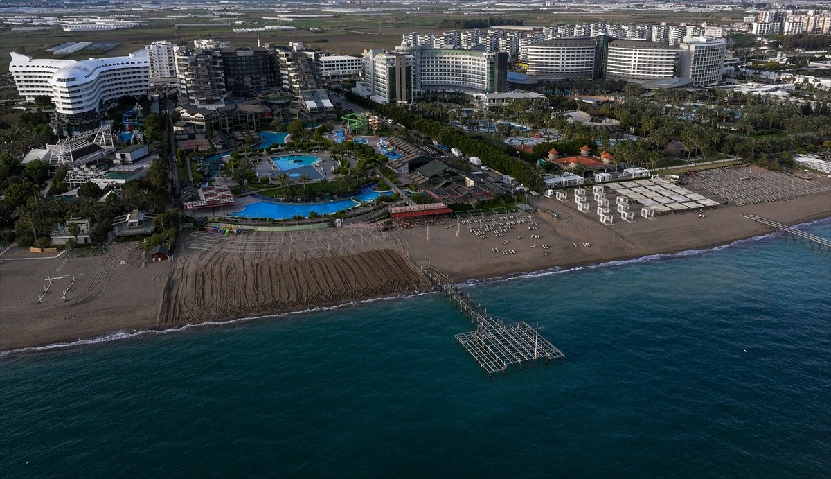 Denizi, kumu, güneşi, lüks tesisleri, önemli antik kentleri ve doğal güzellikleriyle öne çıkan ve...