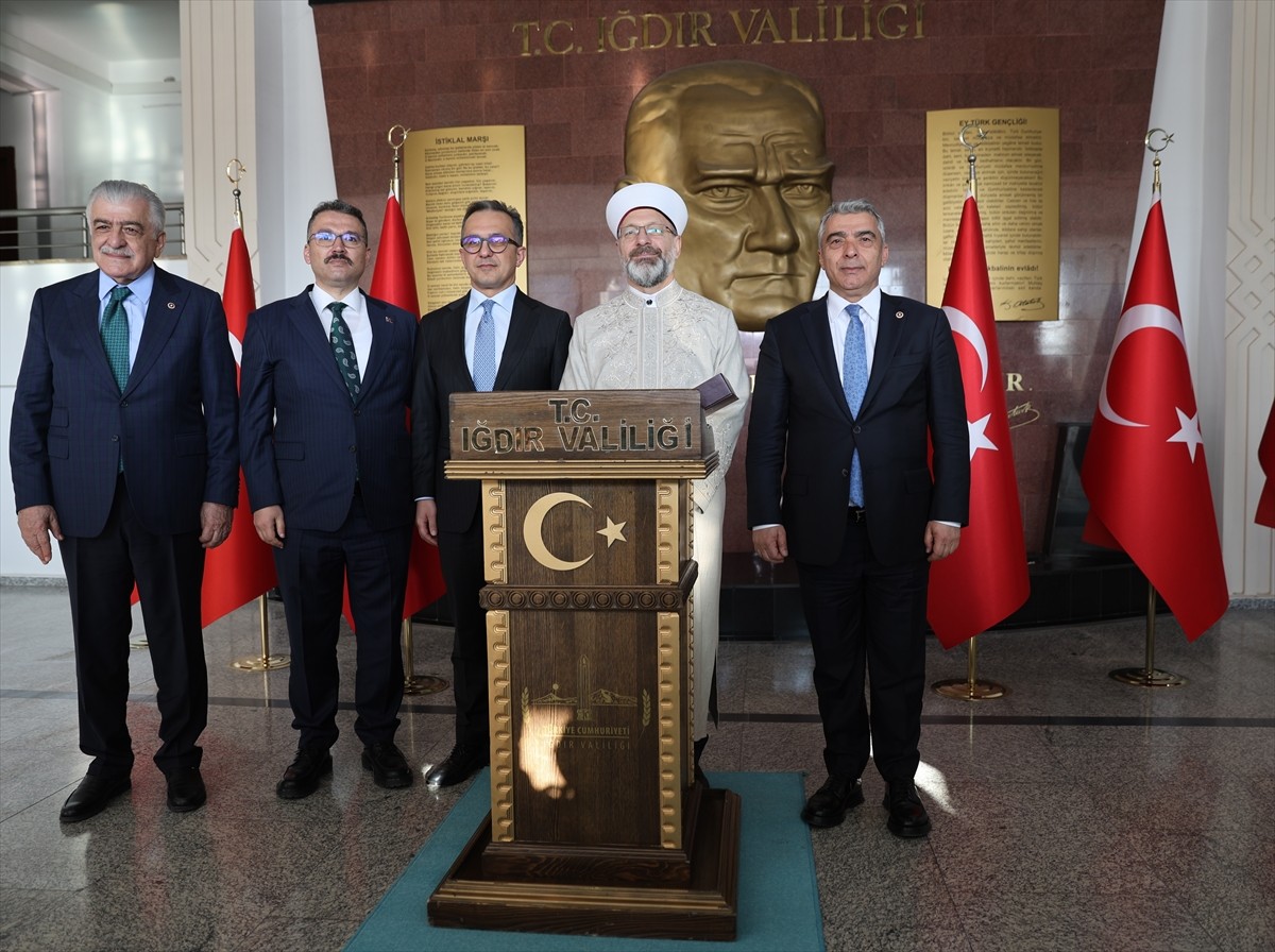 Diyanet İşleri Başkanı Prof. Dr. Ali Erbaş (sağ 2), programları kapsamında geldiği Iğdır'da...