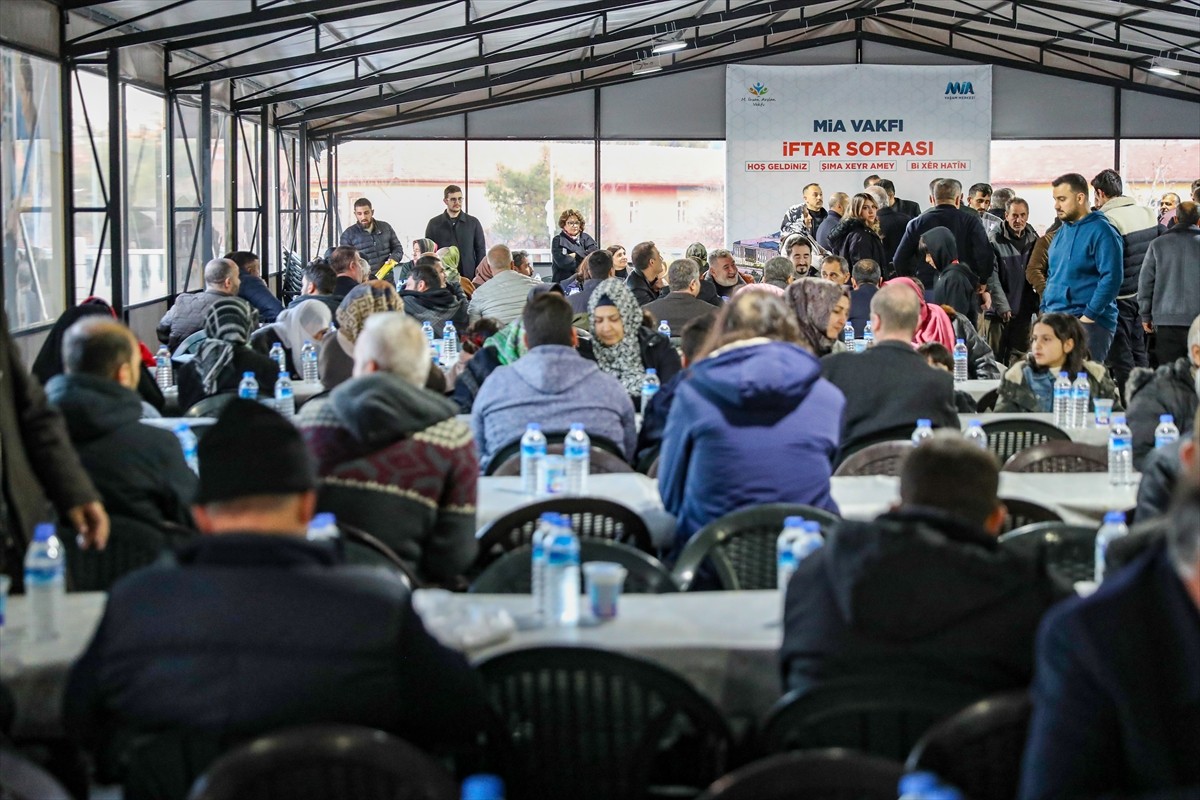 Diyarbakır'da Mehmet İhsan Arslan (MİA) Vakfı tarafından iftar programı gerçekleştirildi. Merkez...