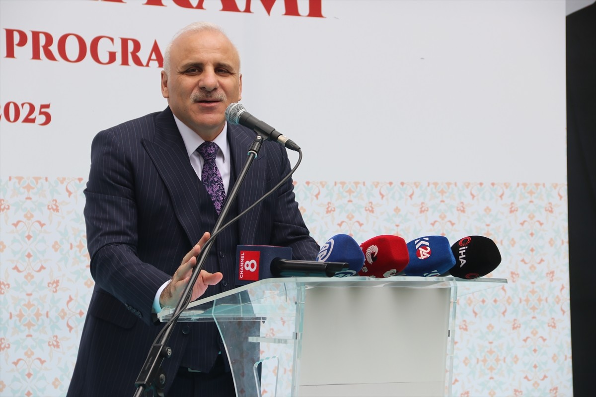 Diyarbakır'da Ramazan Bayramı dolayısıyla bayramlaşma programı düzenlendi. Vali Zorluoğlu...