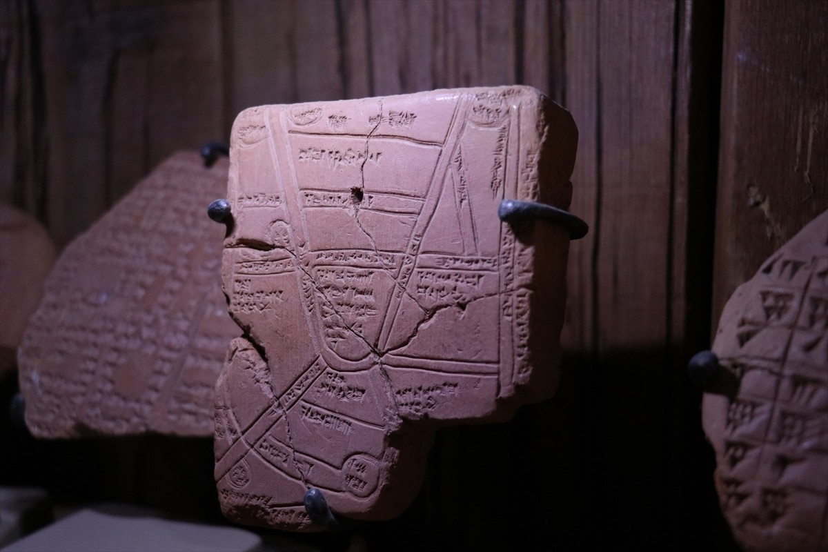 Dünyada Urartuca yazabilen ender kişilerden Mehmet Kuşman'dan ilham alan Kültür ve Turizm...