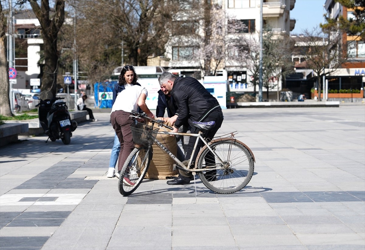 Düzce'de, Çanakkale Zaferi'nin kahramanlarından Seyit Onbaşı'nın 215 kilogramlık top mermisini...