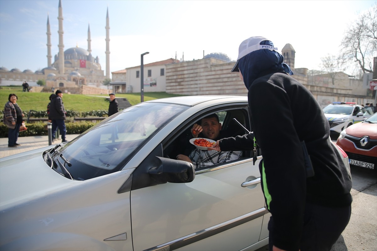 Edirne'de İl Emniyet Müdürlüğü Trafik Tescil ve Denetleme Şube Müdürlüğü, Atatürk Bulvarı ile...