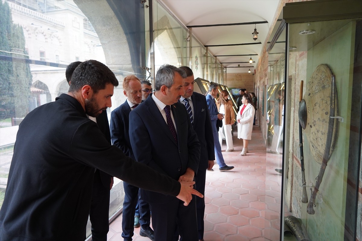 Edirne'de, neolitik dönemden Cumhuriyet'in ilk yıllarına kadar silah teknolojisinin gelişimini...