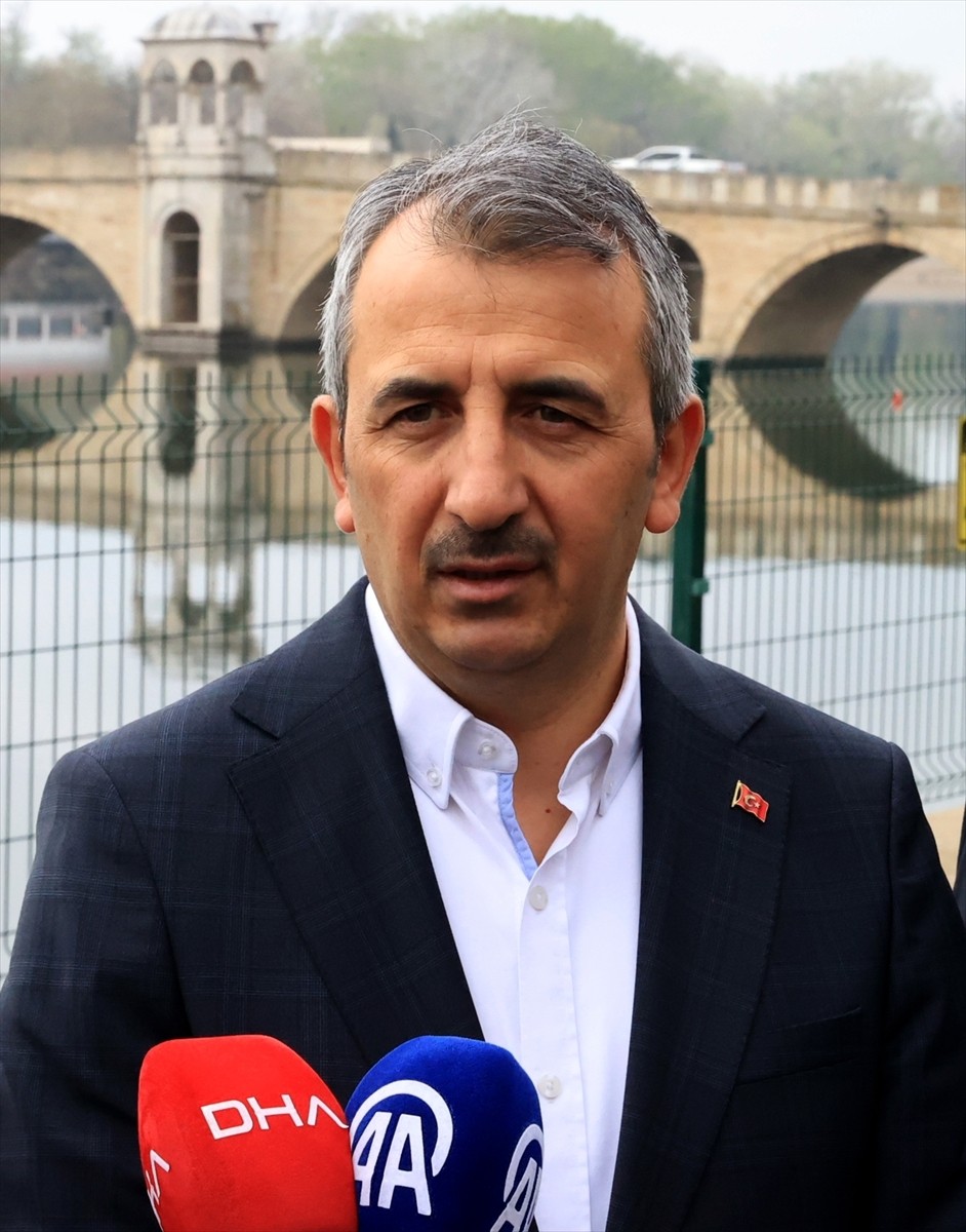 Edirne Valisi Yunus Sezer, bayram tatili süresince turizm hareketliliğinin yaşanacağı kentte...