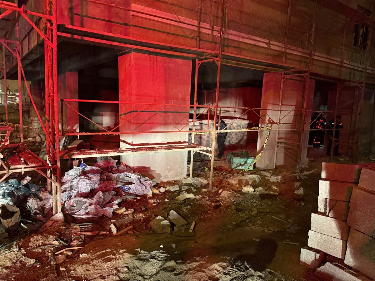 Elazığ'da inşaat halindeki binanın asansör boşluğuna düşen kişi hayatını kaybetti.