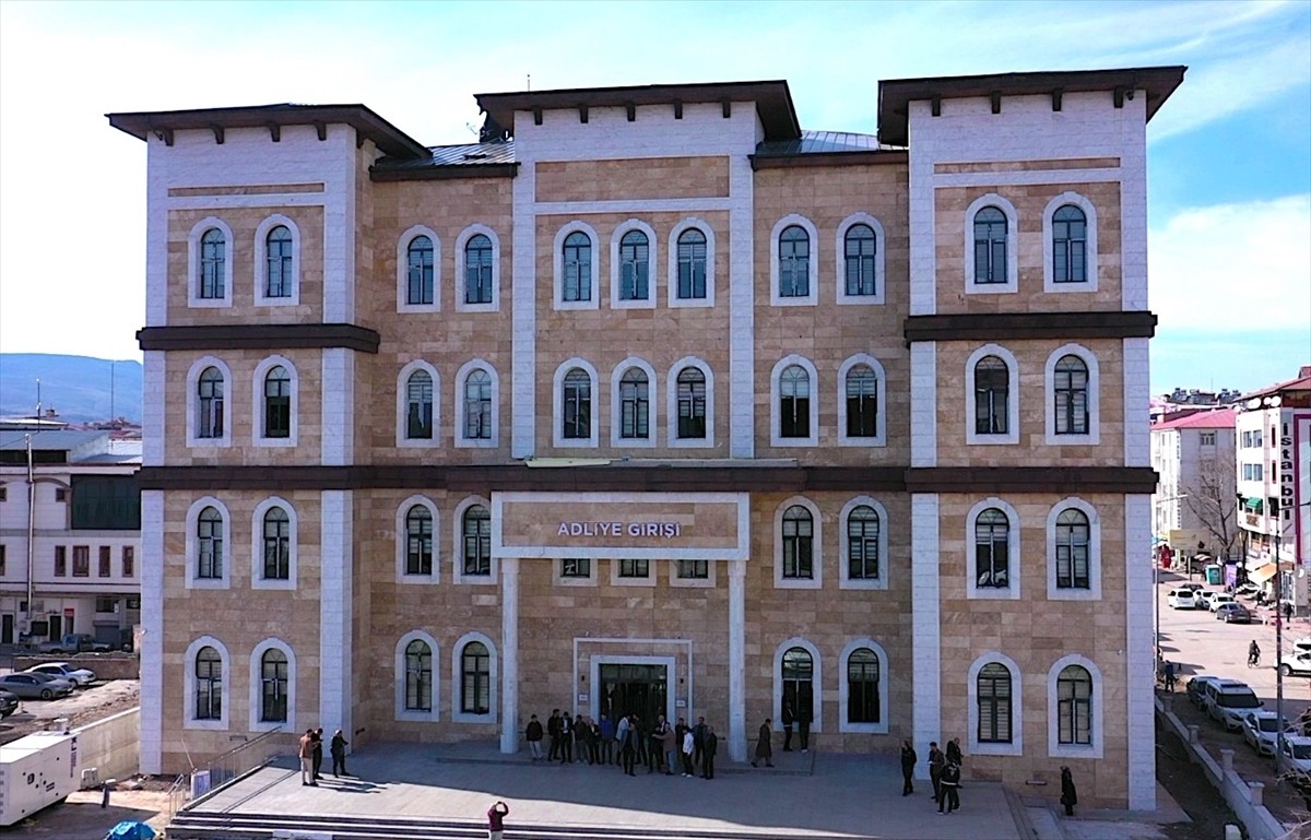 Elazığ'ın Karakoçan ilçesinde, kamu binaları ve binlerce konutun bulunduğu 3010 dönüm arazide 5129...