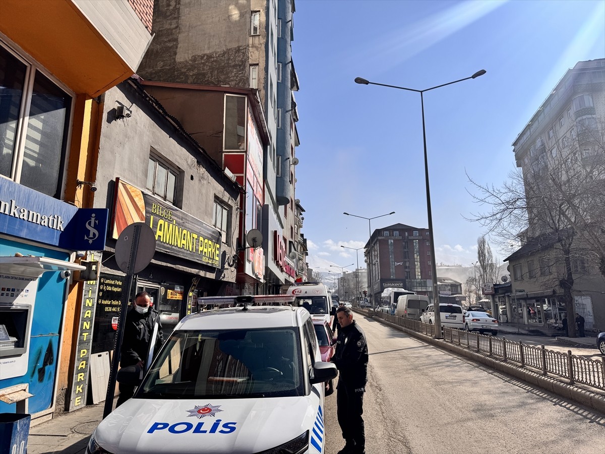 Erzurum'da 70 yaşındaki eczacı Nurittin Yıldız, Rabiana Mahallesi Ali Ravi Caddesi'nde yalnız...