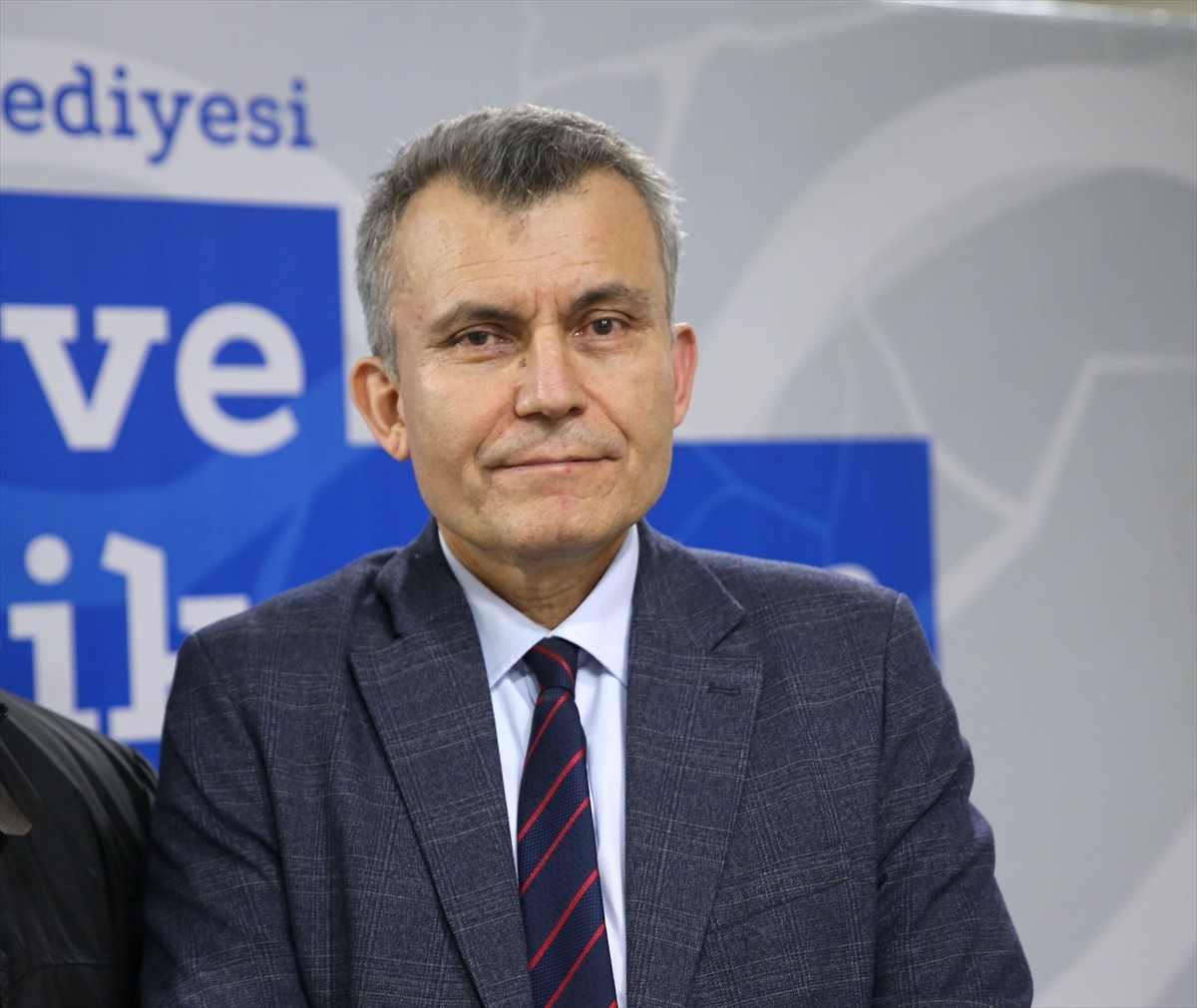 Erzurum'da düzenlenen Deprem ve Beton Prefabrikasyon Teknolojisi Çalıştayı'na katılan İstanbul...