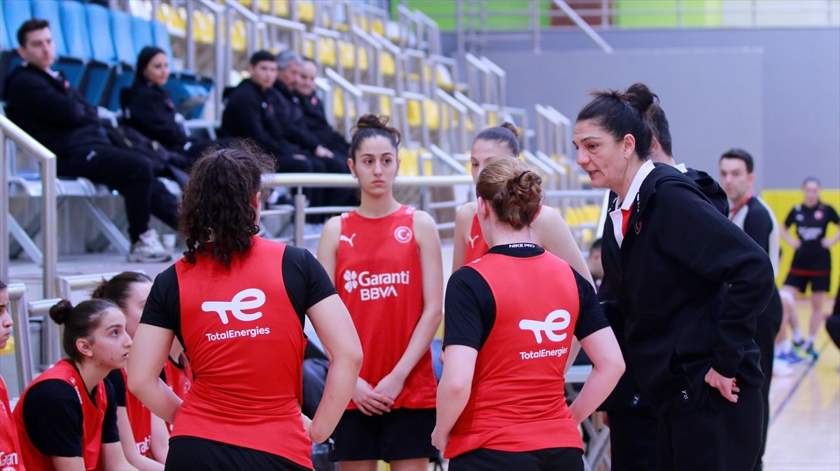 FIBA 16 Yaş Altı Kızlar Basketbol Avrupa Şampiyonası B Ligi'nde zorlu rakiplerle yapacağı...