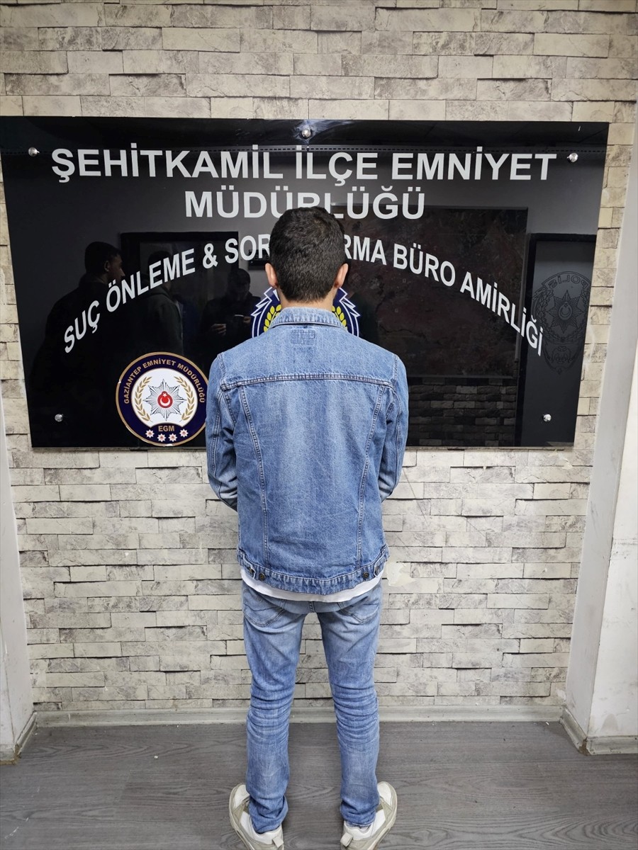 Gaziantep'in merkez Şehitkamil ilçesinde düzenlenen silah kaçakçılığı operasyonunda 5 şüpheli...