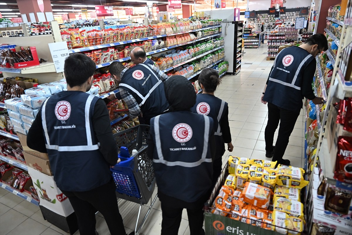Gaziantep'te yaklaşan Ramazan Bayramı öncesi fiyatlara yönelik denetim yapıldı. Gıdadan temizlik...