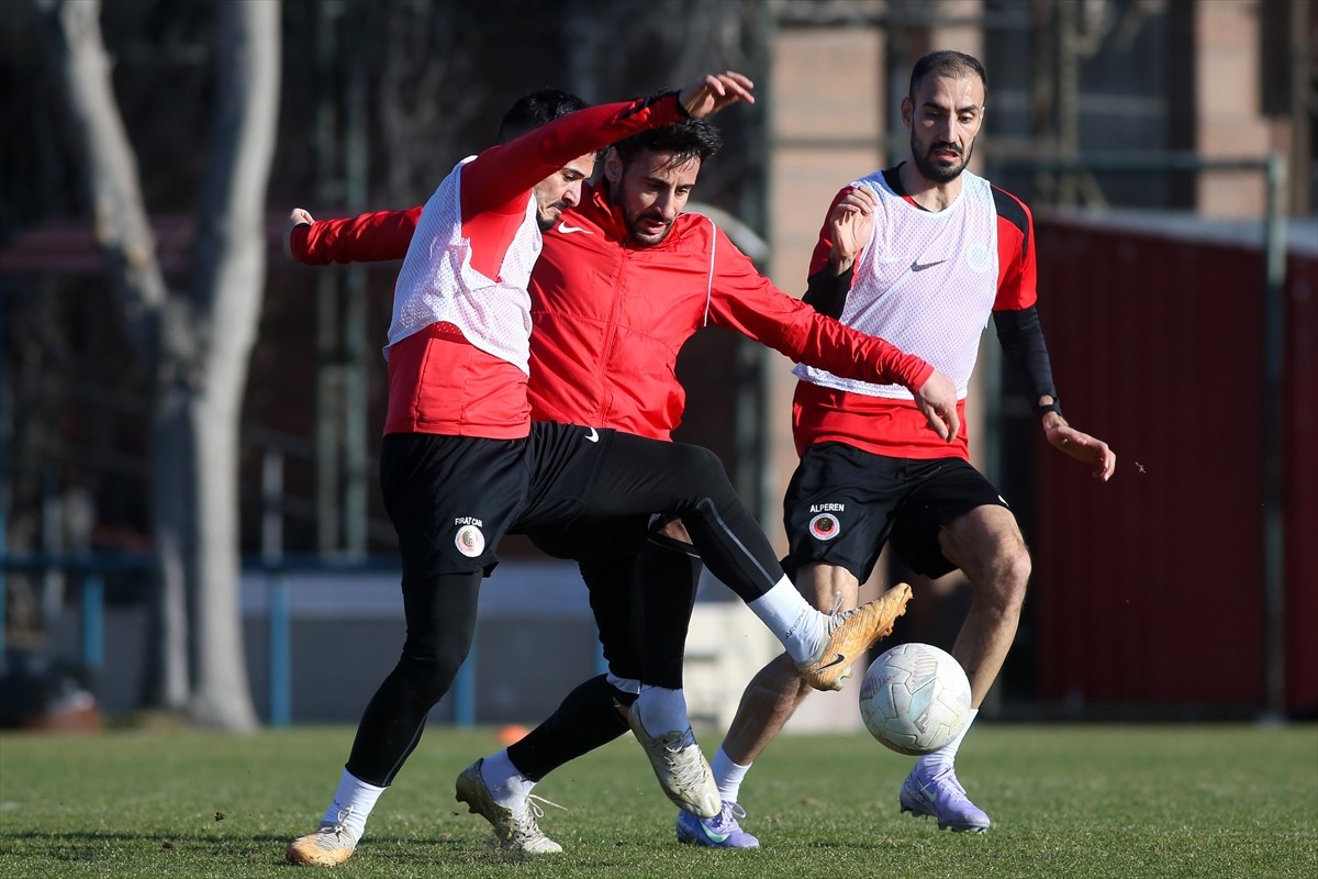 Gençlerbirliği, Trendyol 1. Lig'in 30. haftasında deplasmanda Uğur Okulları İstanbulspor ile...