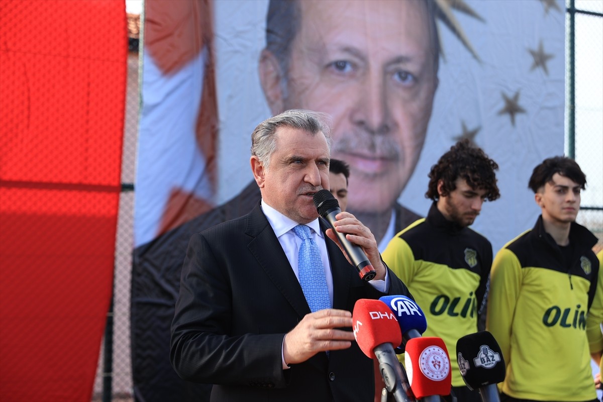 Gençlik ve Spor Bakanı Osman Aşkın Bak, Karaağaç Stadı'nın açılış törenine katıldı. Bak, burada...