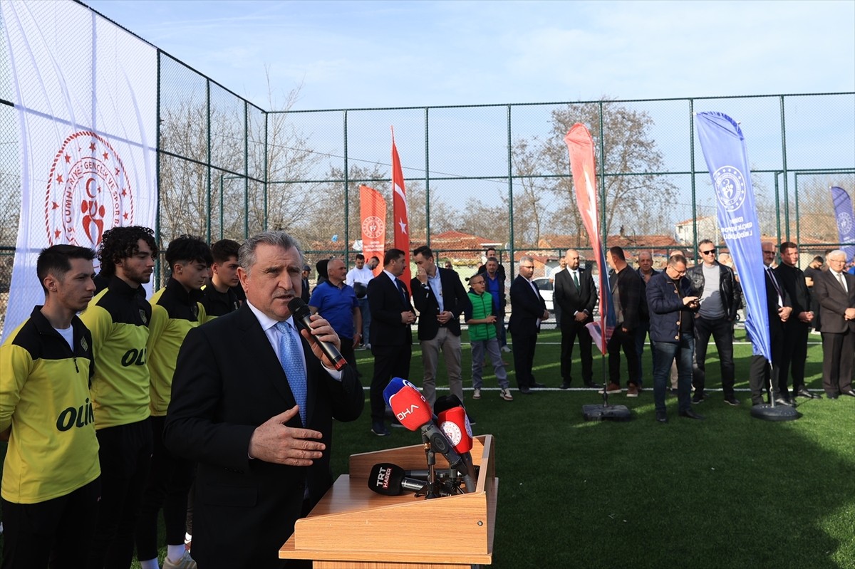 Gençlik ve Spor Bakanı Osman Aşkın Bak, Karaağaç Stadı'nın açılış törenine katıldı. Bak, burada...