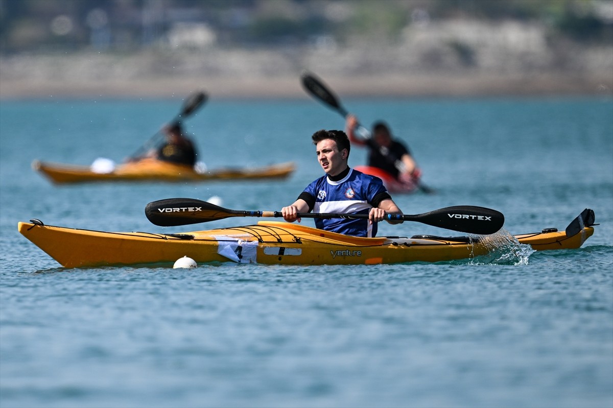 Gençlik ve Spor Bakanlığınca düzenlenen "Okullar Arası Deniz ve Durgunsu Kano Yarışmaları Türkiye...