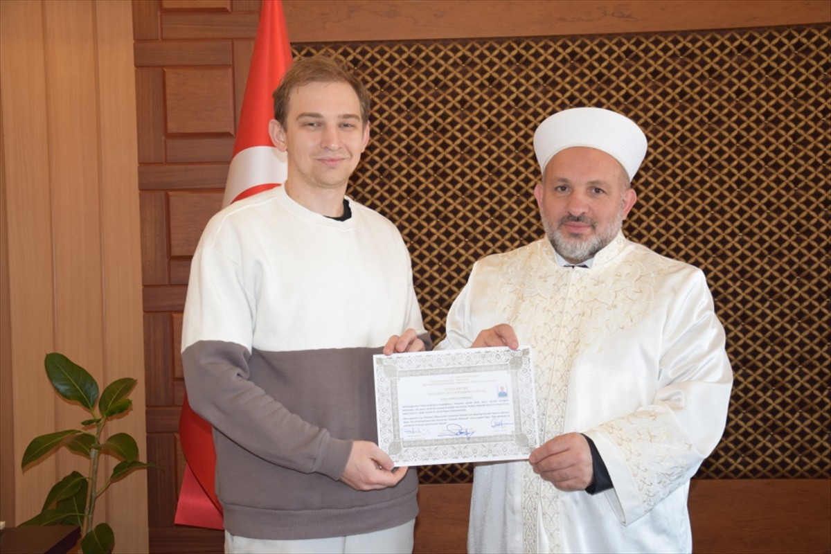 Giresun'da Türk kadınla evlenme kararı alan Ukraynalı Roman Iastremskyi, İslamiyet'i seçti....