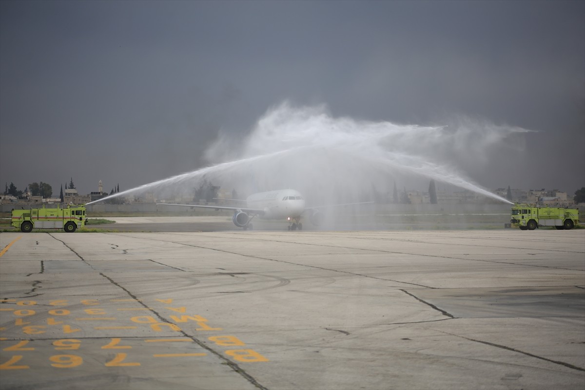 Halep Uluslararası Havalimanı, 3 aylık bakım çalışmalarının tamamlanmasının ardından bugün yeniden...