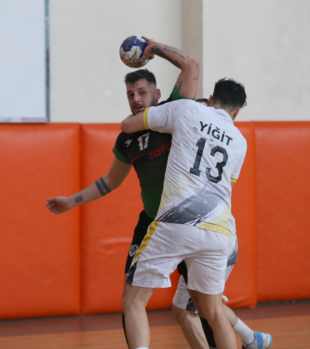 Hentbol Erkekler Süper Lig'in 20. haftasında Güneysuspor ile Konya Büyükşehir Belediyespor...