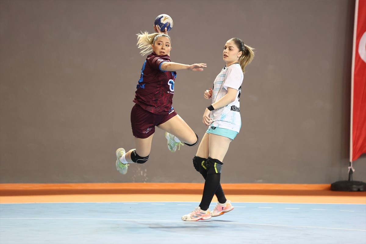 Hentbol HDI Sigorta Kadınlar Türkiye Kupası eleme turu rövanş maçında Ortahisar Belediyespor ile...