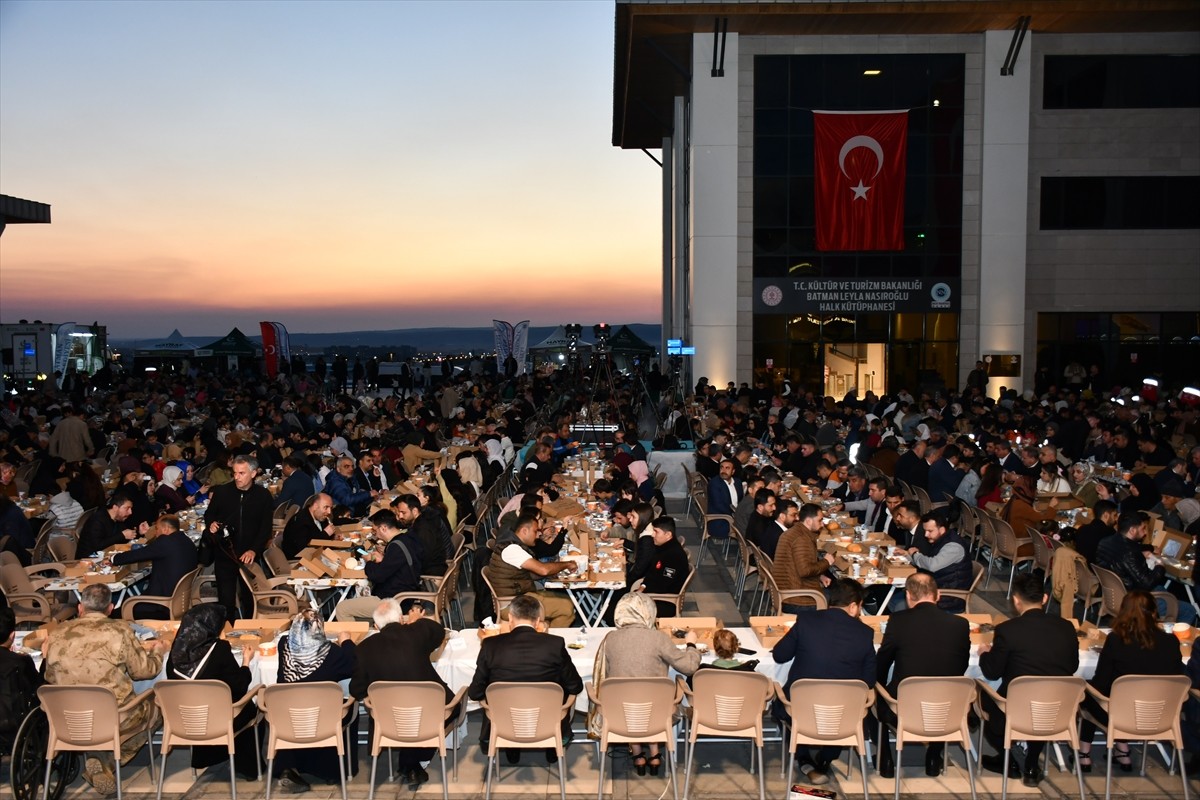 İçişleri Bakanı Ali Yerlikaya, Batman'da Valilik ve Belediye tarafından Necat Nasıroğlu...