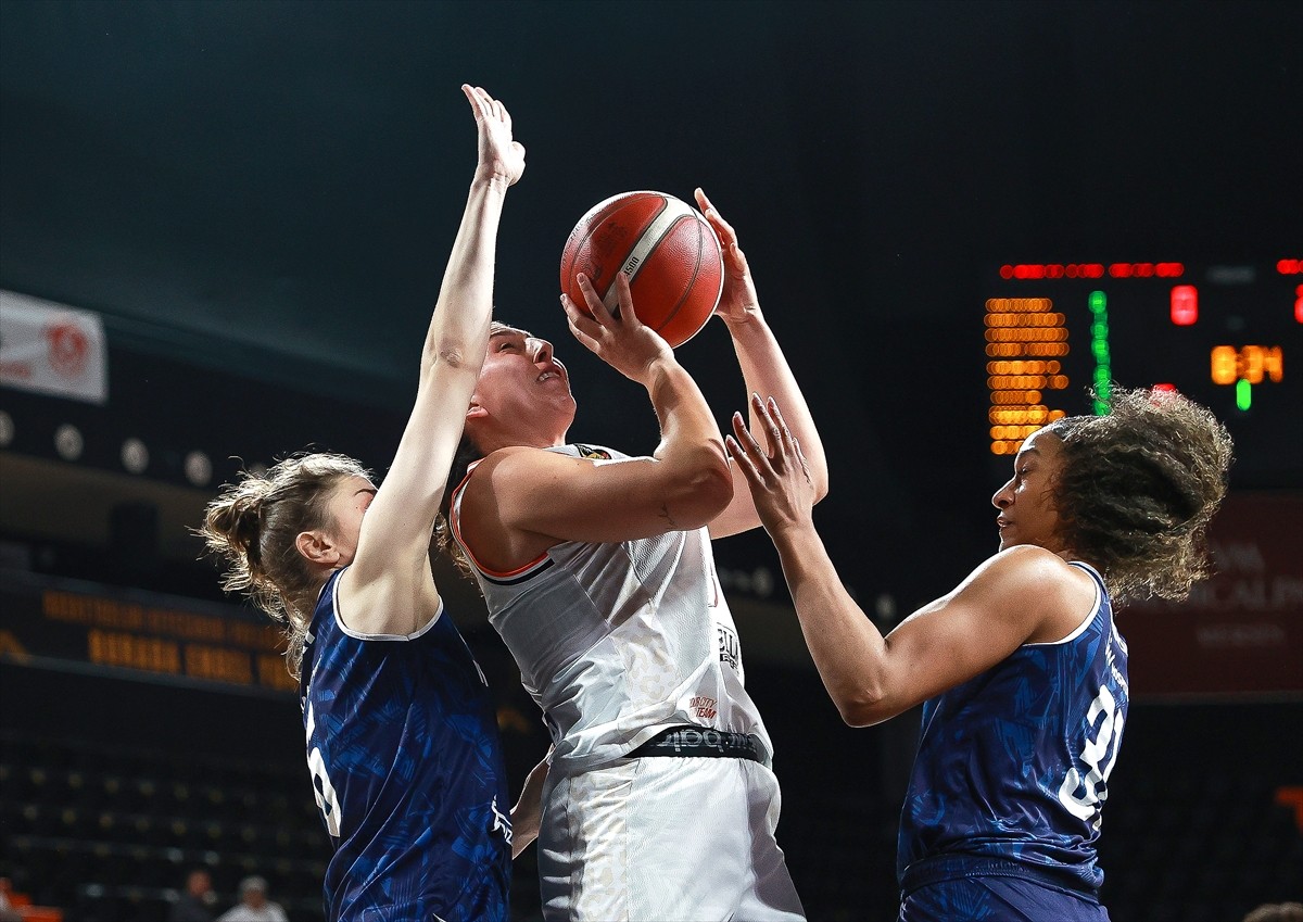 ING Kadınlar Basketbol Süper Ligi play-off çeyrek final ilk maçında ÇİMSA ÇBK Mersin ile Nesibe...