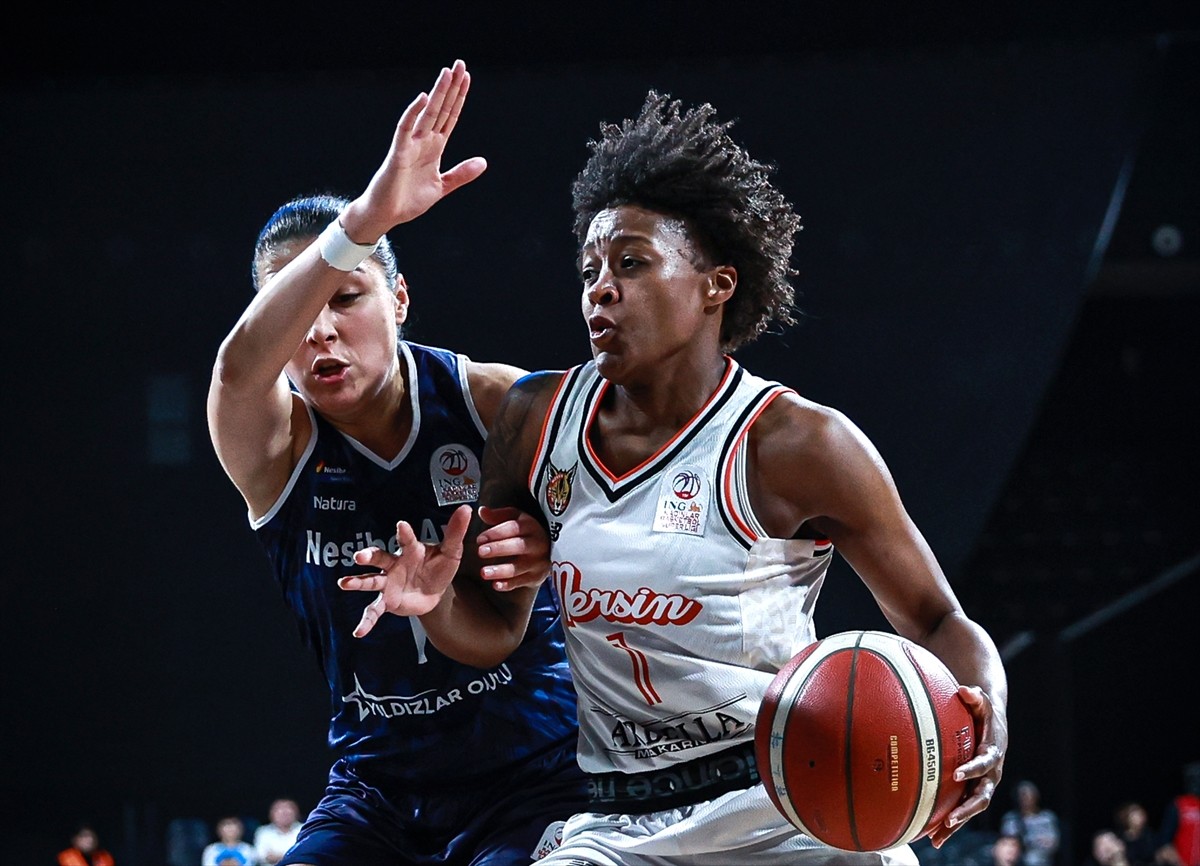 ING Kadınlar Basketbol Süper Ligi play-off çeyrek final serisi üçüncü ve son maçında ÇİMSA ÇBK...