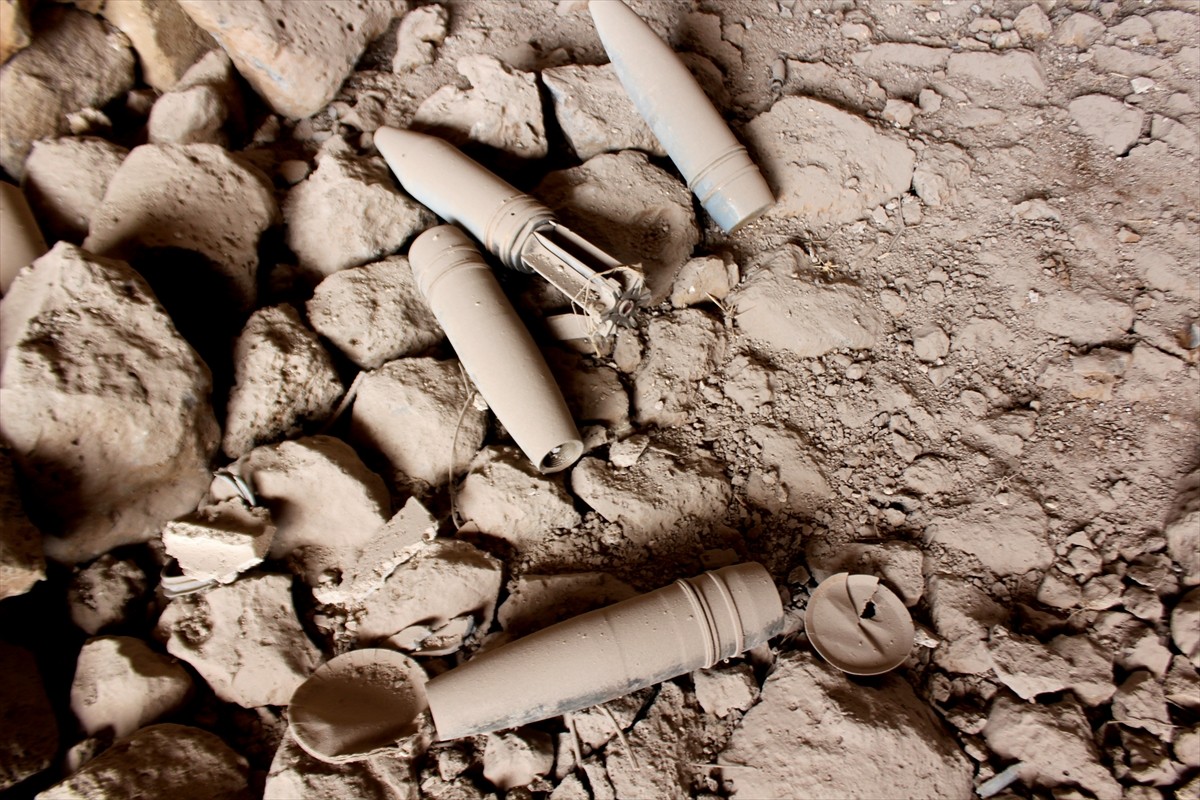 İsrail ordusu, Suriye'de devrik Beşşar Esed rejiminden kalma bir silah deposunu vurdu. İsrail...