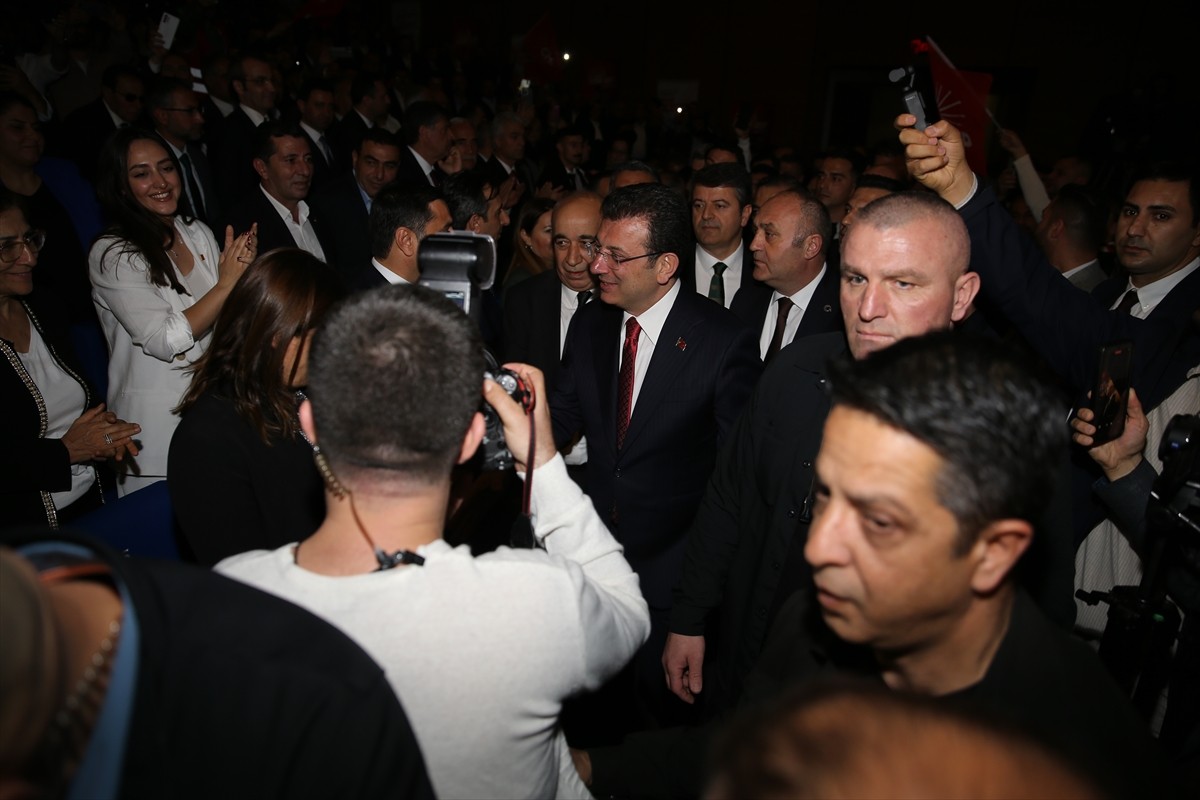 İstanbul Büyükşehir Belediye Başkanı Ekrem İmamoğlu, CHP'nin cumhurbaşkanı adayını belirlemek için...