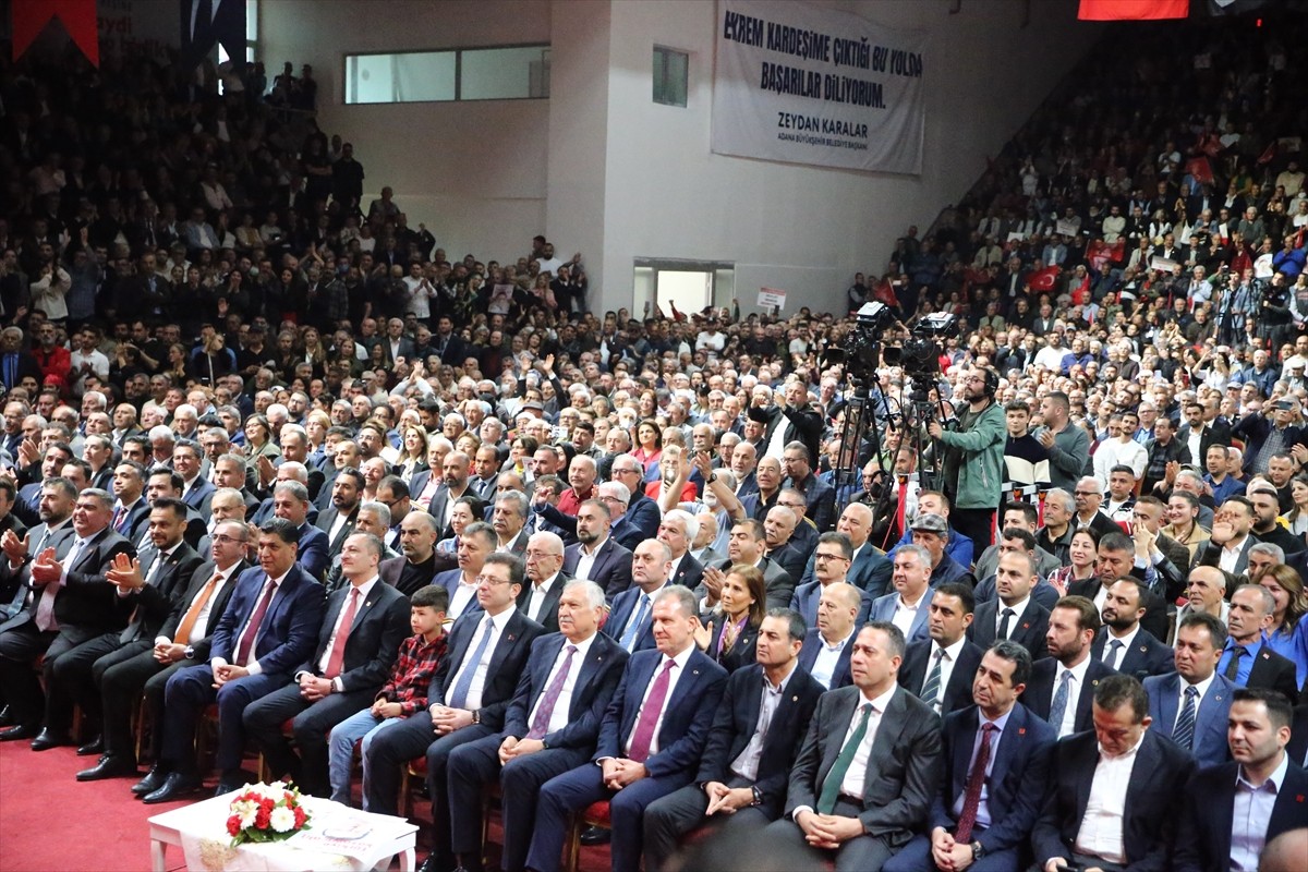 İstanbul Büyükşehir Belediye Başkanı Ekrem İmamoğlu, CHP'nin cumhurbaşkanı adayını belirlemek için...