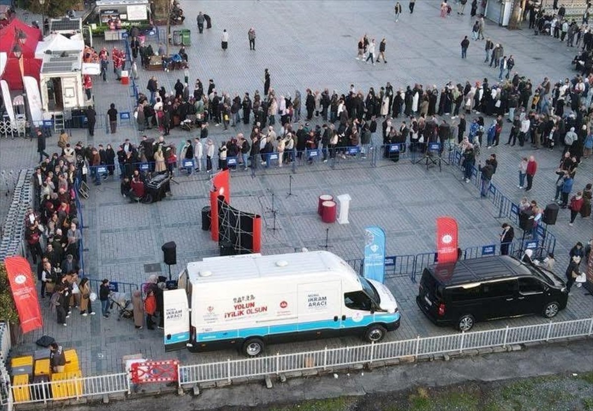 İstanbul Müftülüğü ve Türkiye Diyanet Vakfı (TDV) İstanbul Şubesi, ramazan ayında mobil ikram...