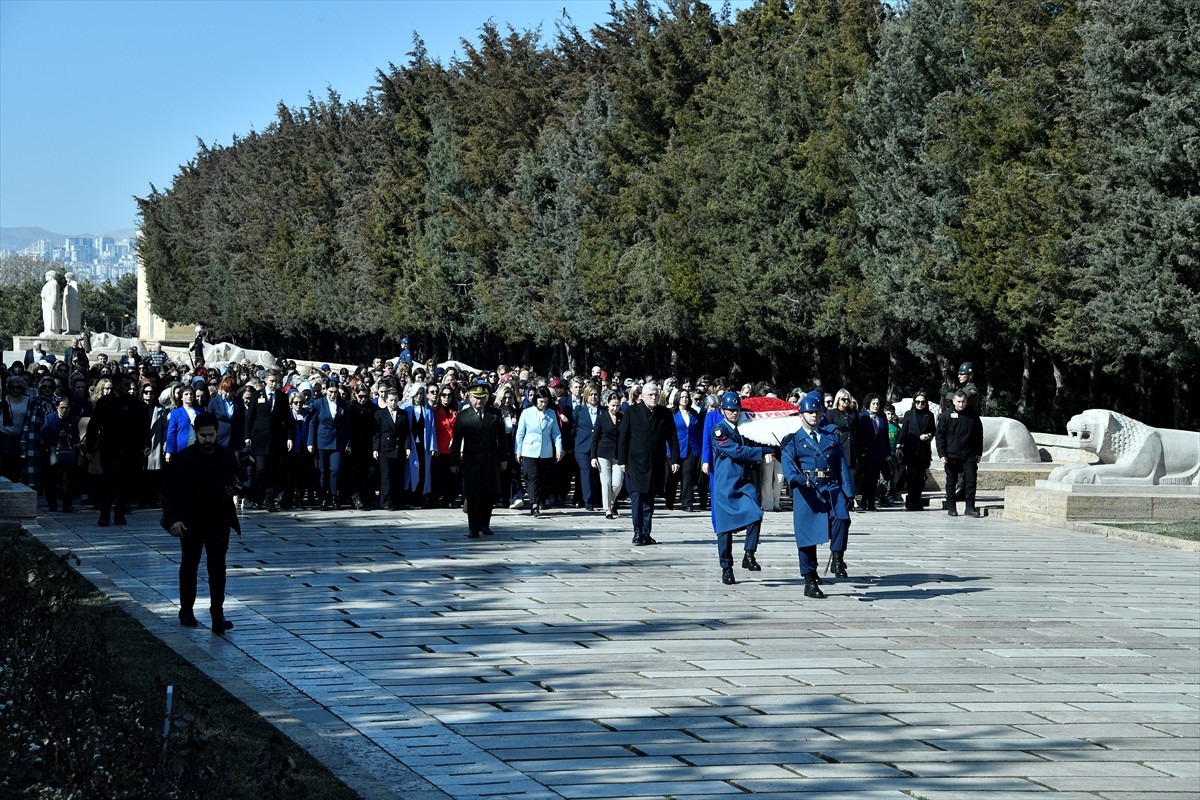 İYİ Parti Genel Başkanı Müsavat Dervişoğlu, 8 Mart Dünya Kadınlar Günü dolayısıyla kadın başkanlık...