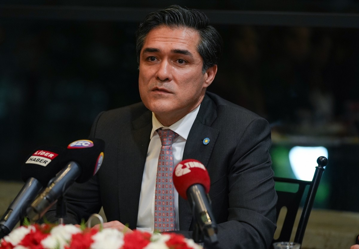 İYİ Parti Grup Başkanvekili Mehmet Satuk Buğra Kavuncu, Meclis'te parlamento muhabirleriyle iftar...