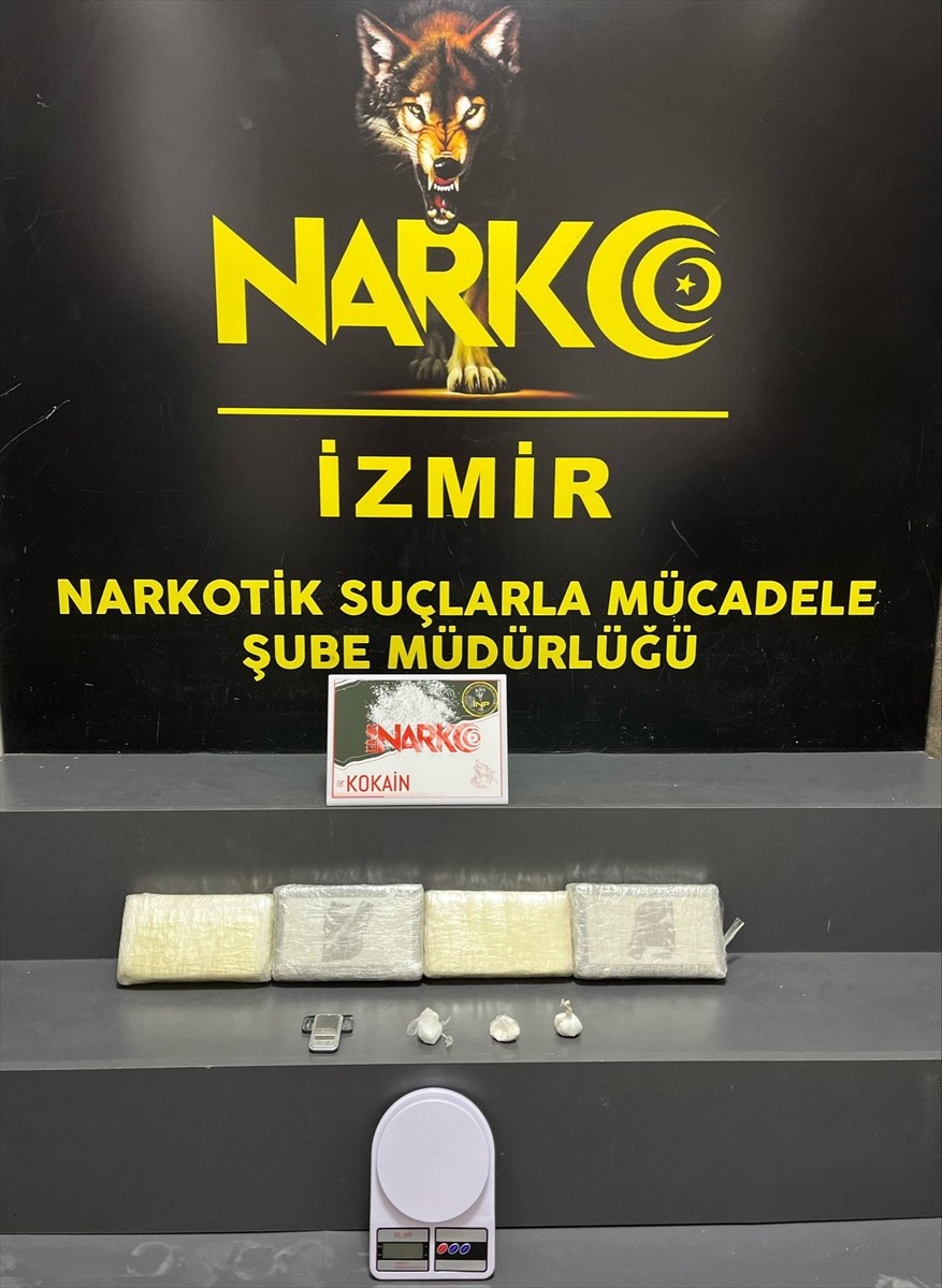 İzmir'in Konak ilçesinde 4 kilo 430 gram kokain ile hassas terazi ele geçirildi, 1 şüpheli...