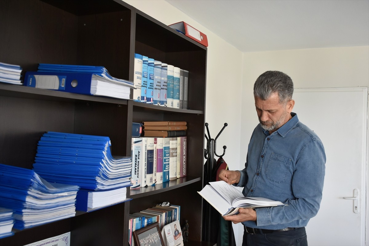 İzmir Barosu seçimlerindeki konuşmasında "terörle mücadelede kimyasal silah kullanıldığı"nı iddia...