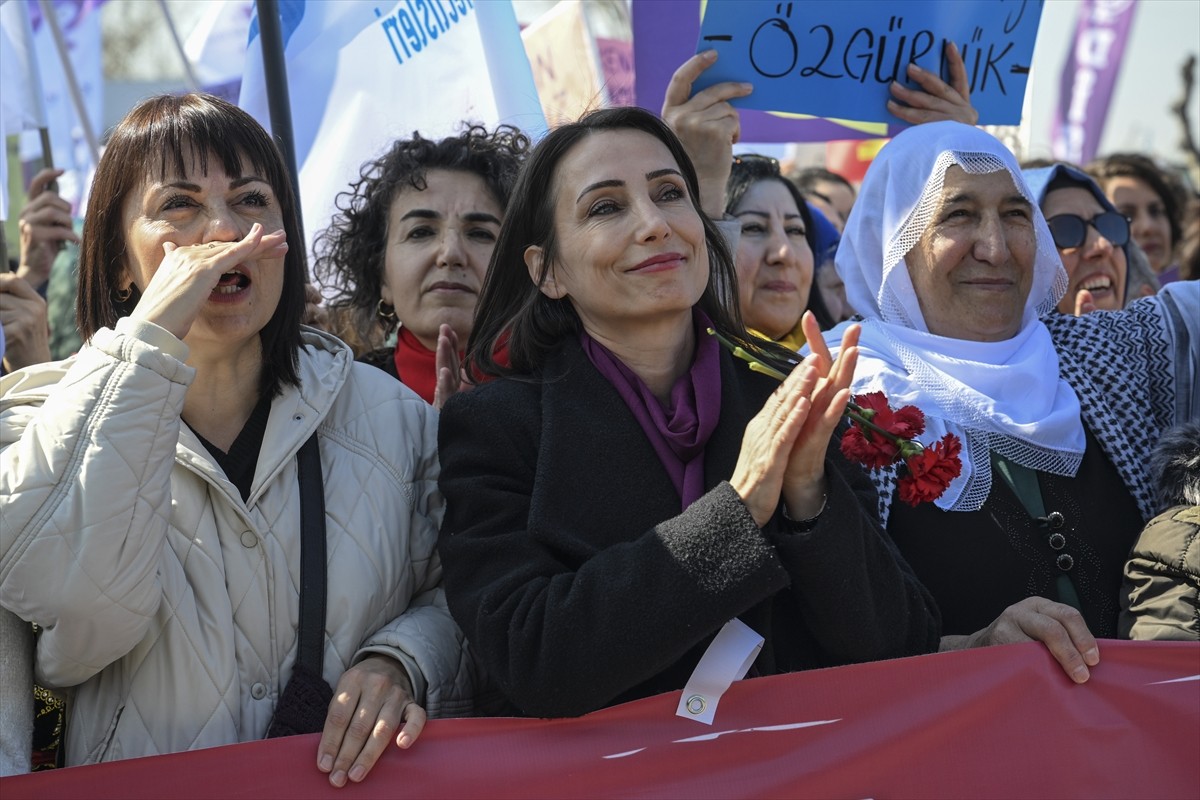 Kadıköy'de, "8 Mart Dünya Kadınlar Günü" dolayısıyla "Büyük Kadın Buluşması" etkinliği düzenlendi....