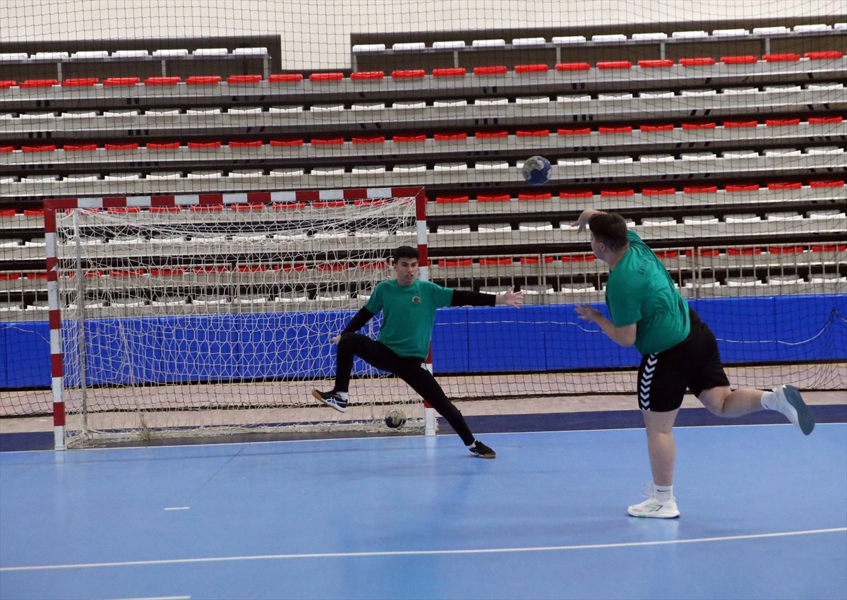 Kastamonu Candarbey Spor Kulübü Kurucu Başkanı Esin Demirbaş Kerim'in derslerine girdiği...