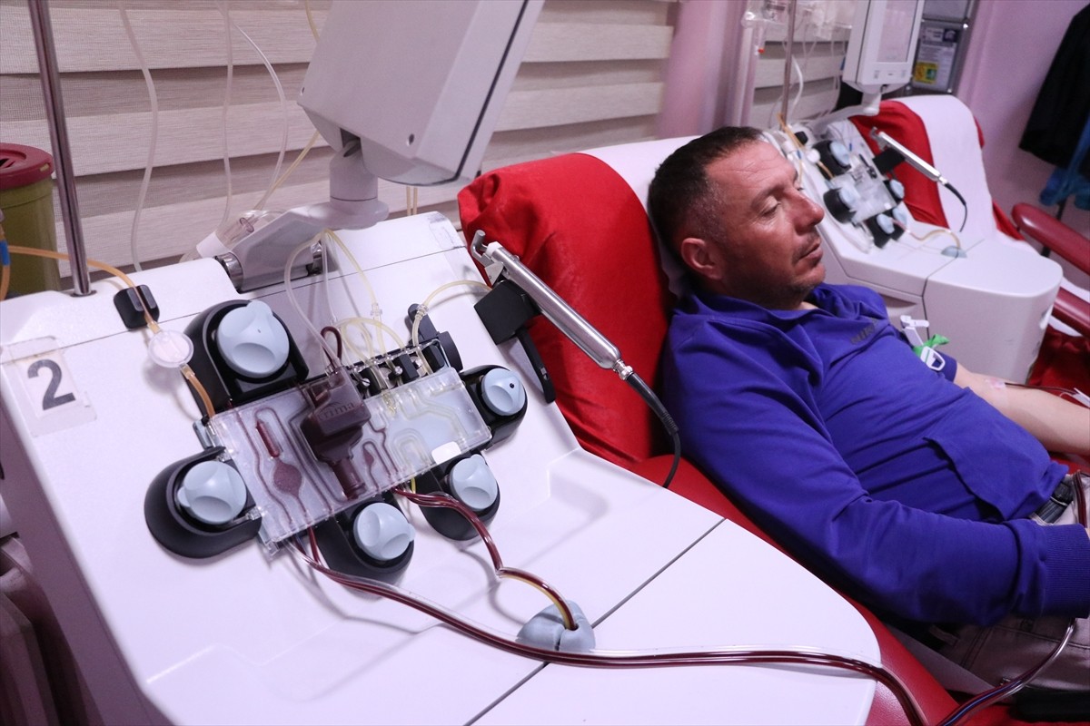  Kayseri'de kanser hastası çocuklar için bir araya gelen öğretmenler, kan bağışında...